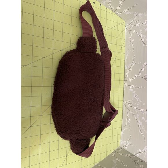 Reebok Commander Maroon Sherpa Fanny Pack Adjustable Waist - Picture 8 of 12